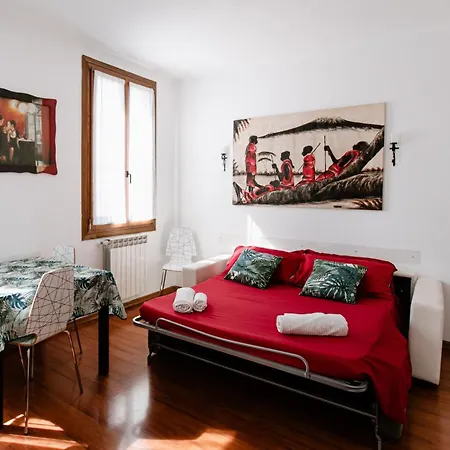Apartment Lucky Flower - 10 Min Bus To Venice, Free Parking